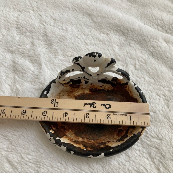 Vintage rusty wrought iron soap dish farmhouse shabby chippy paint country - Picture 8 of 12